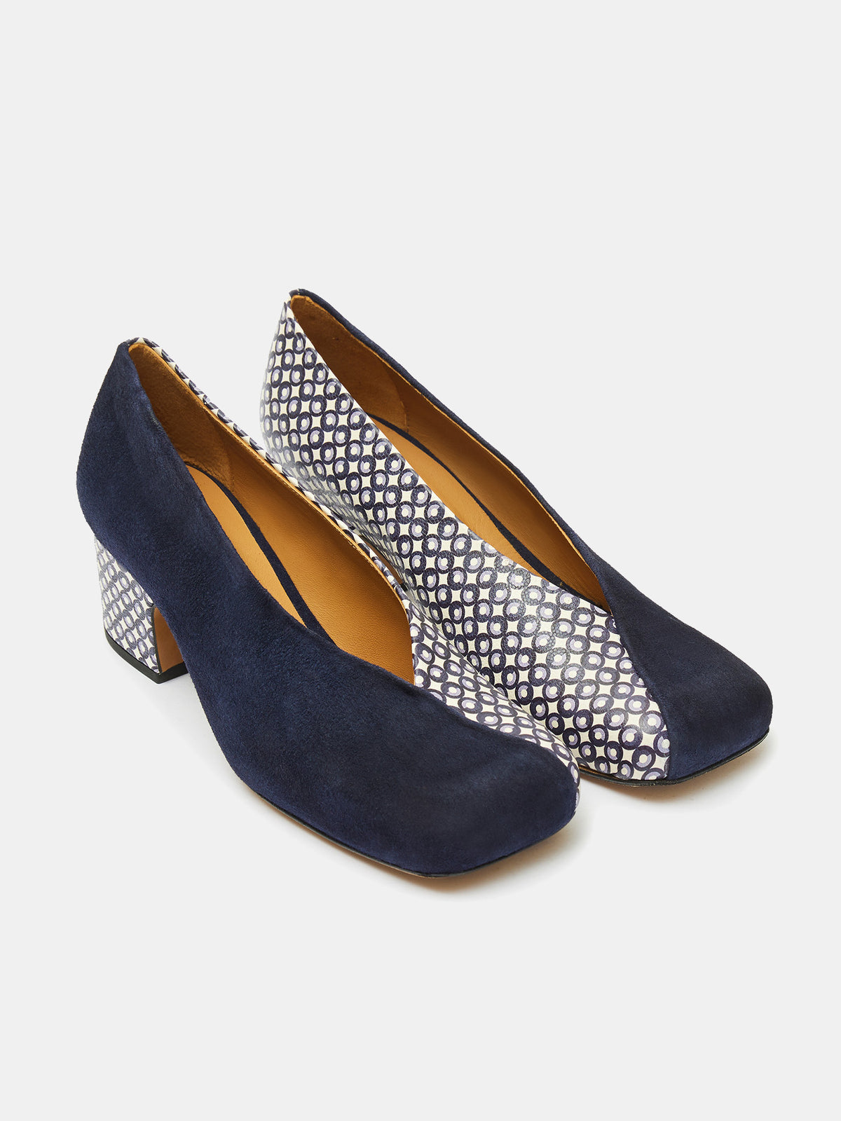 Scarpa da donna in pelle con tacco medio. Marga