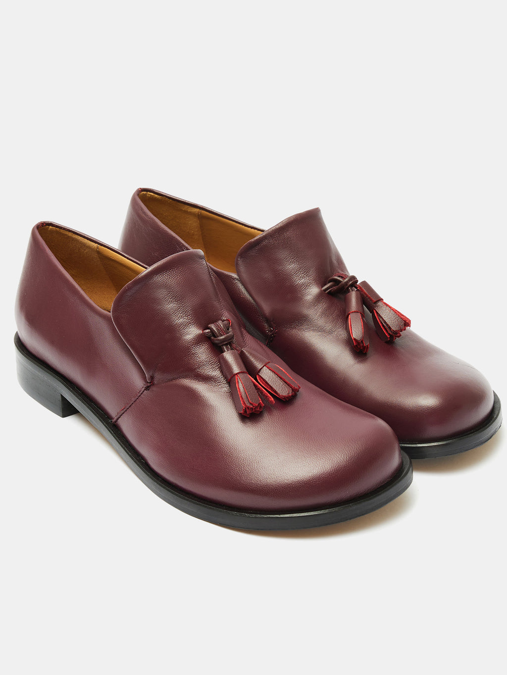 Scarpa da donna in pelle con tacco basso. Mavi