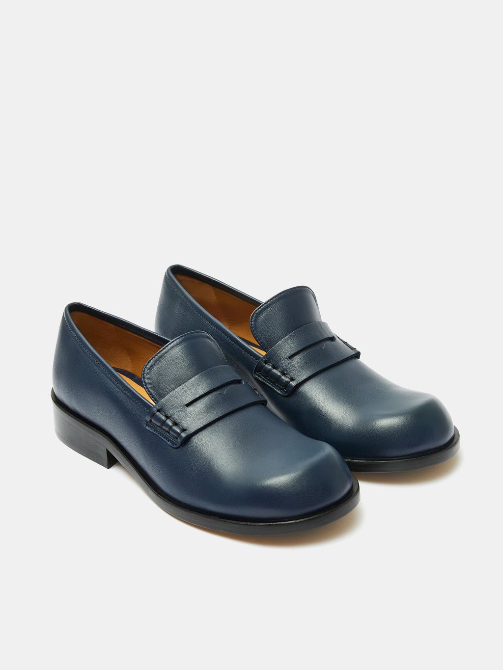 Scarpa da donna in pelle con tacco basso. Mavi