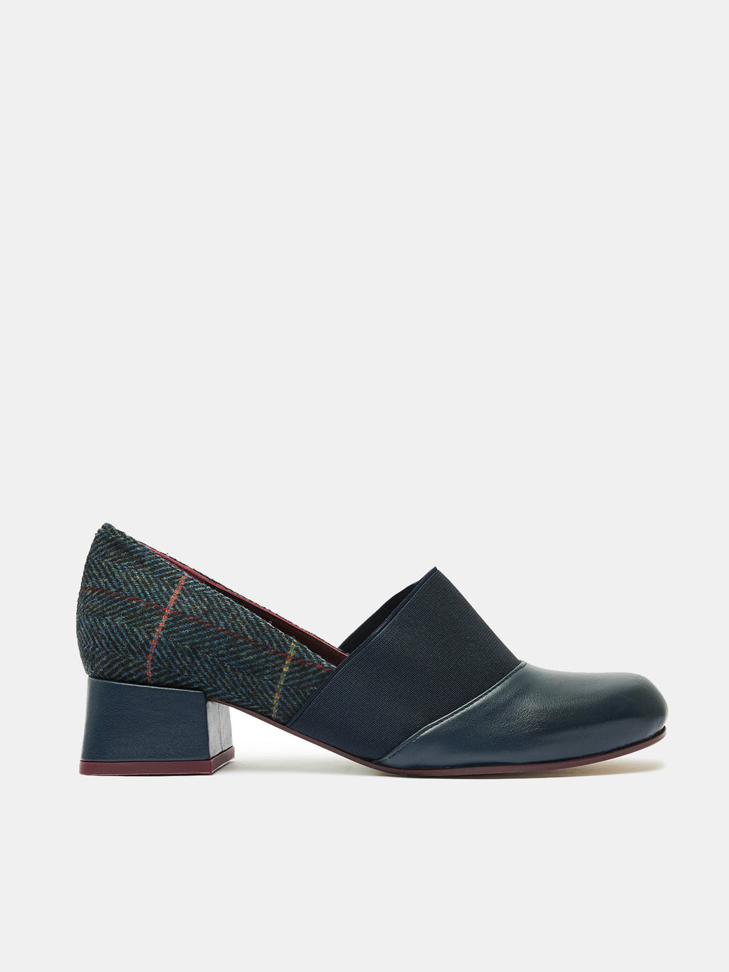 Scarpa da donna in pelle con tacco basso. Mavi