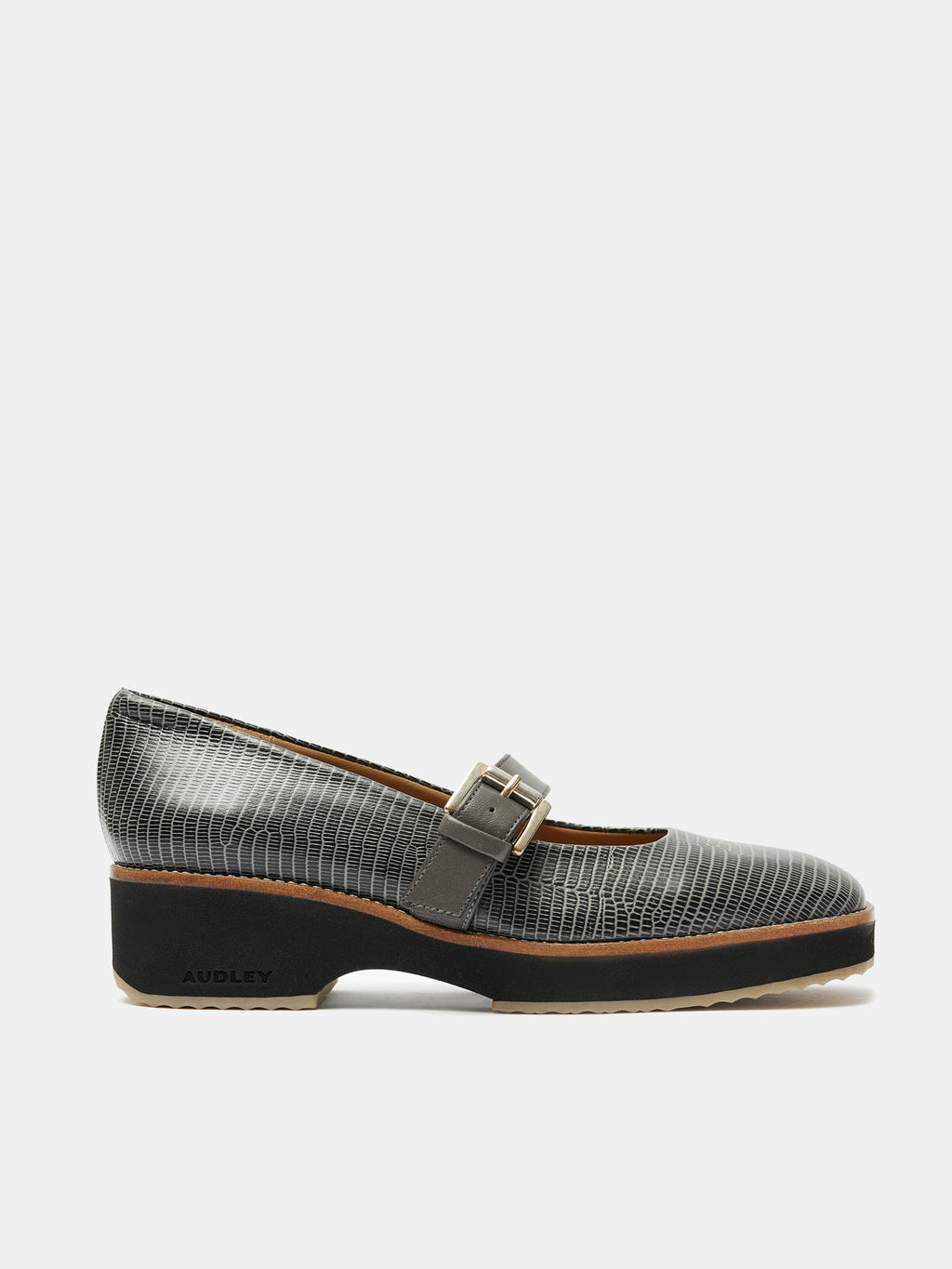 Women's leather shoe with a low heel. Olson