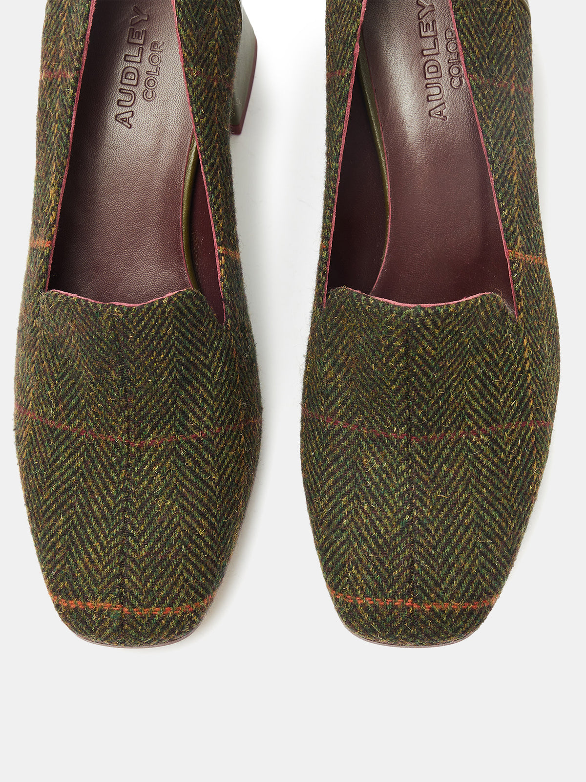 Scarpa da donna in pelle con tacco medio. Milly