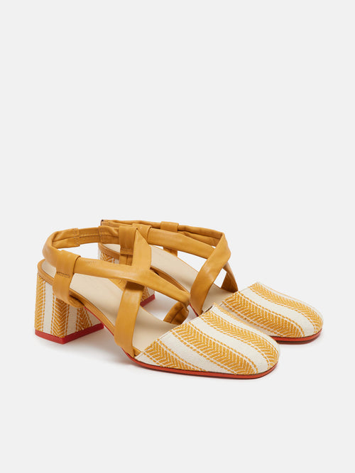 Zapato de mujer en piel con tacón medio. Nicasia