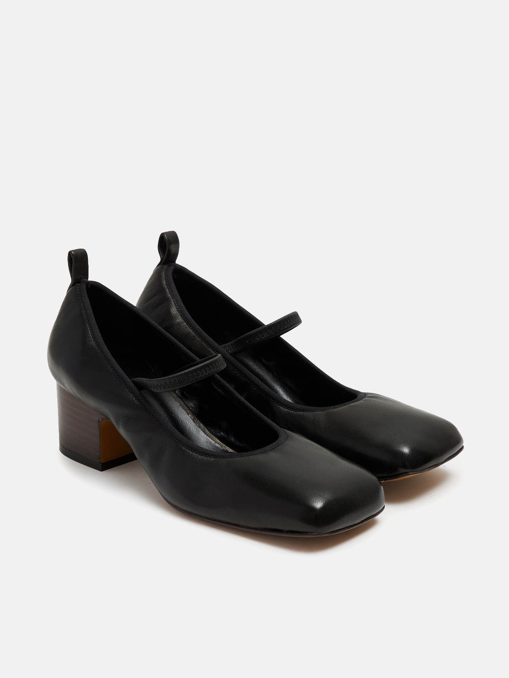 Zapato de mujer en piel con tacón medio. Nicole