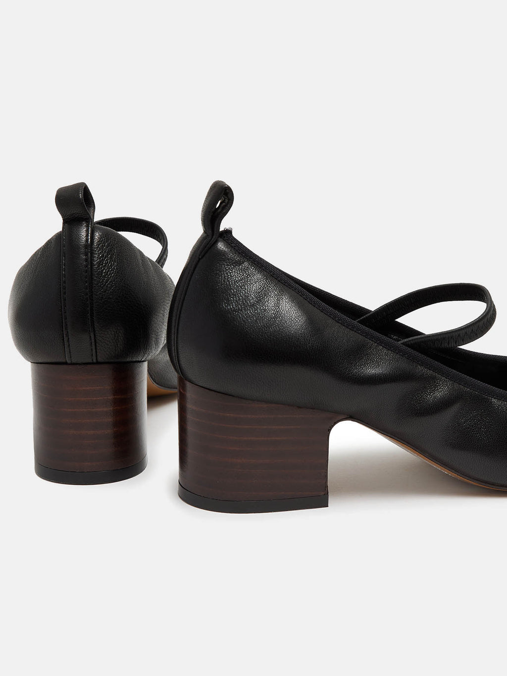 Zapato de mujer en piel con tacón medio. Nicole