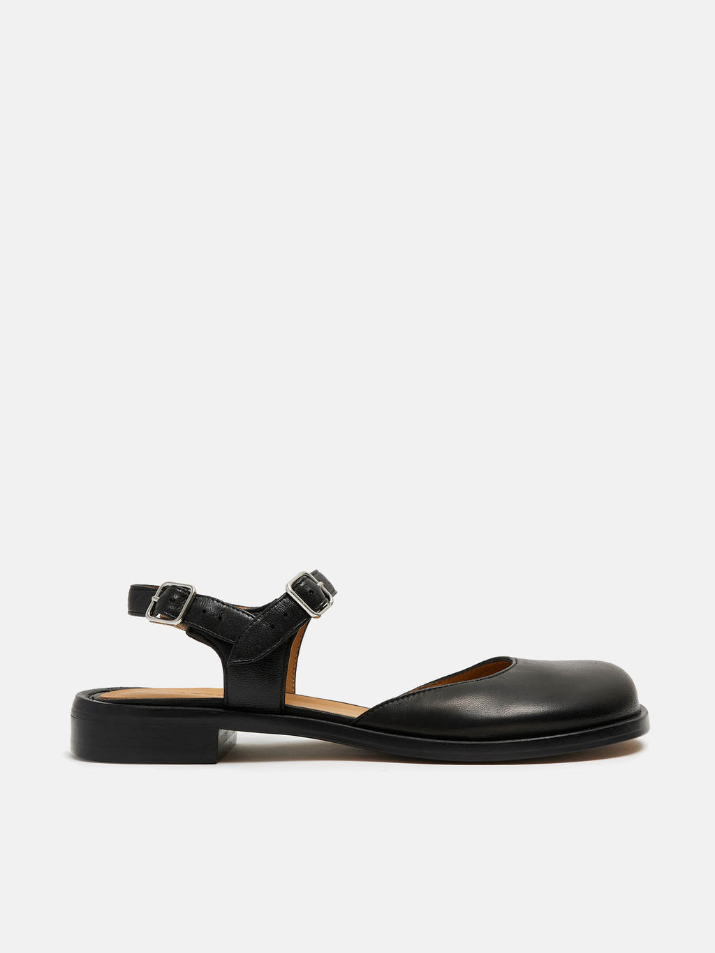 Zapato de mujer en piel con tacón bajo. Nadja