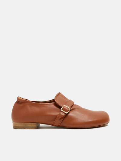 Women's leather low-heeled shoe. Nazaret