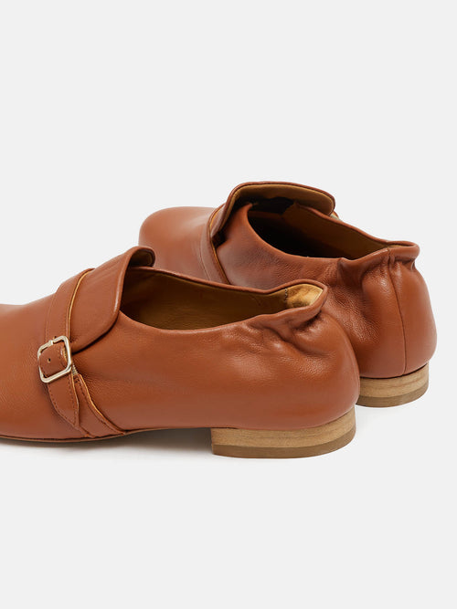 Scarpa da donna in pelle con tacco basso. Nazaret