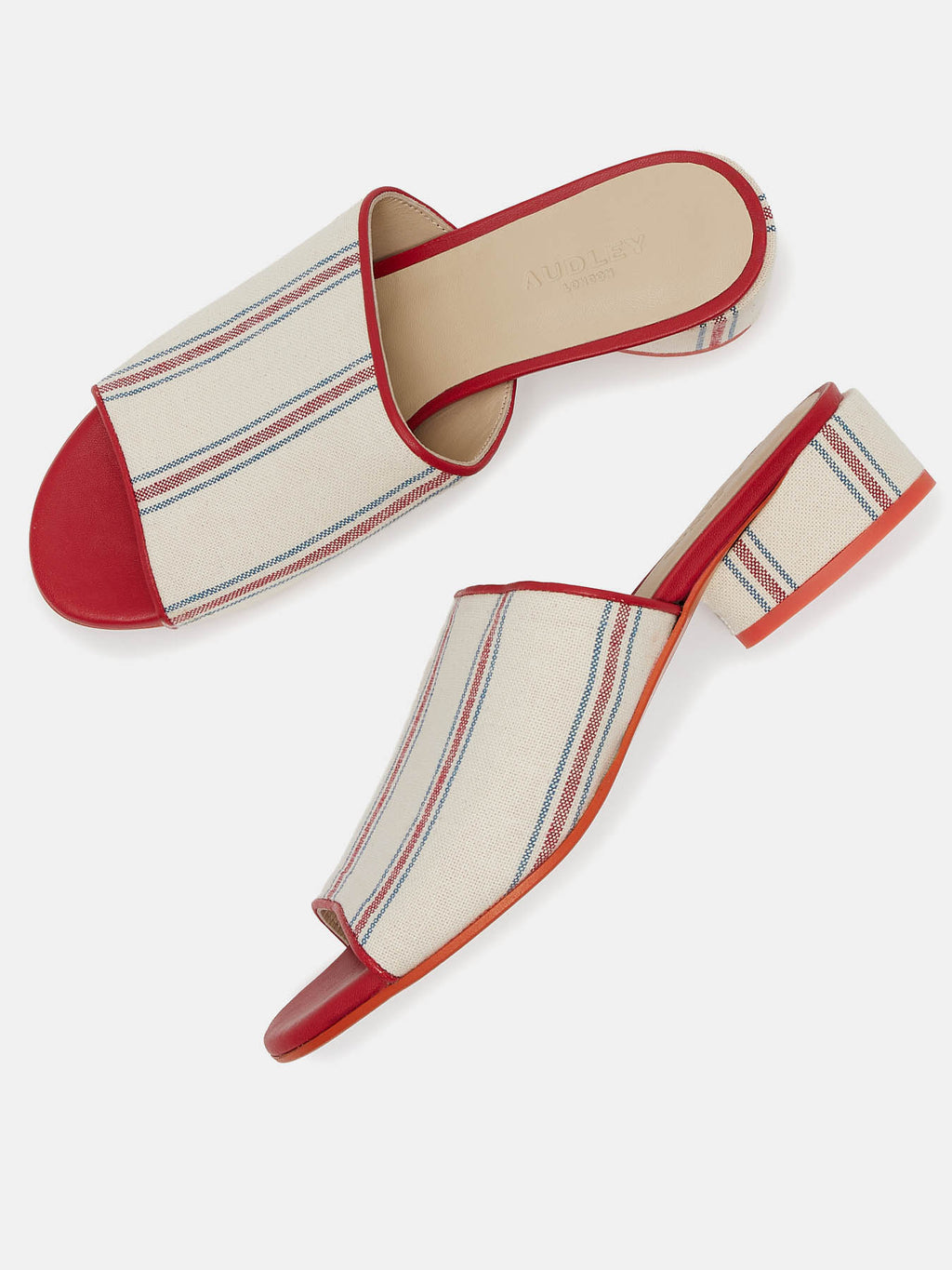 Women's leather low-heel sandals. Nani