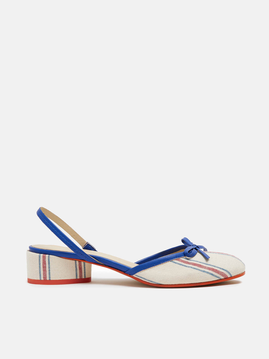 Women's leather shoe with low heel. Navit