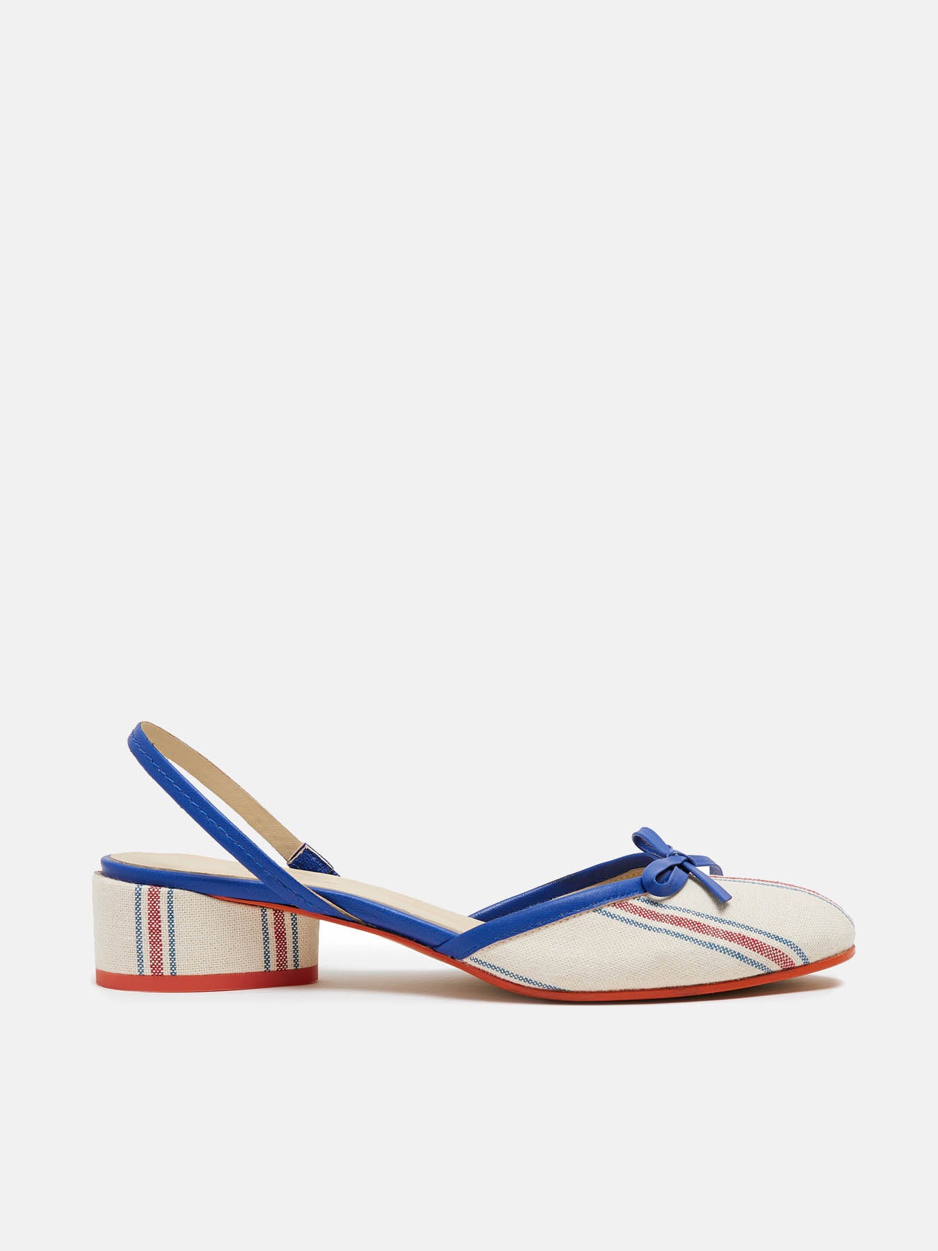 Zapato de mujer en piel con tacón bajo. Navit