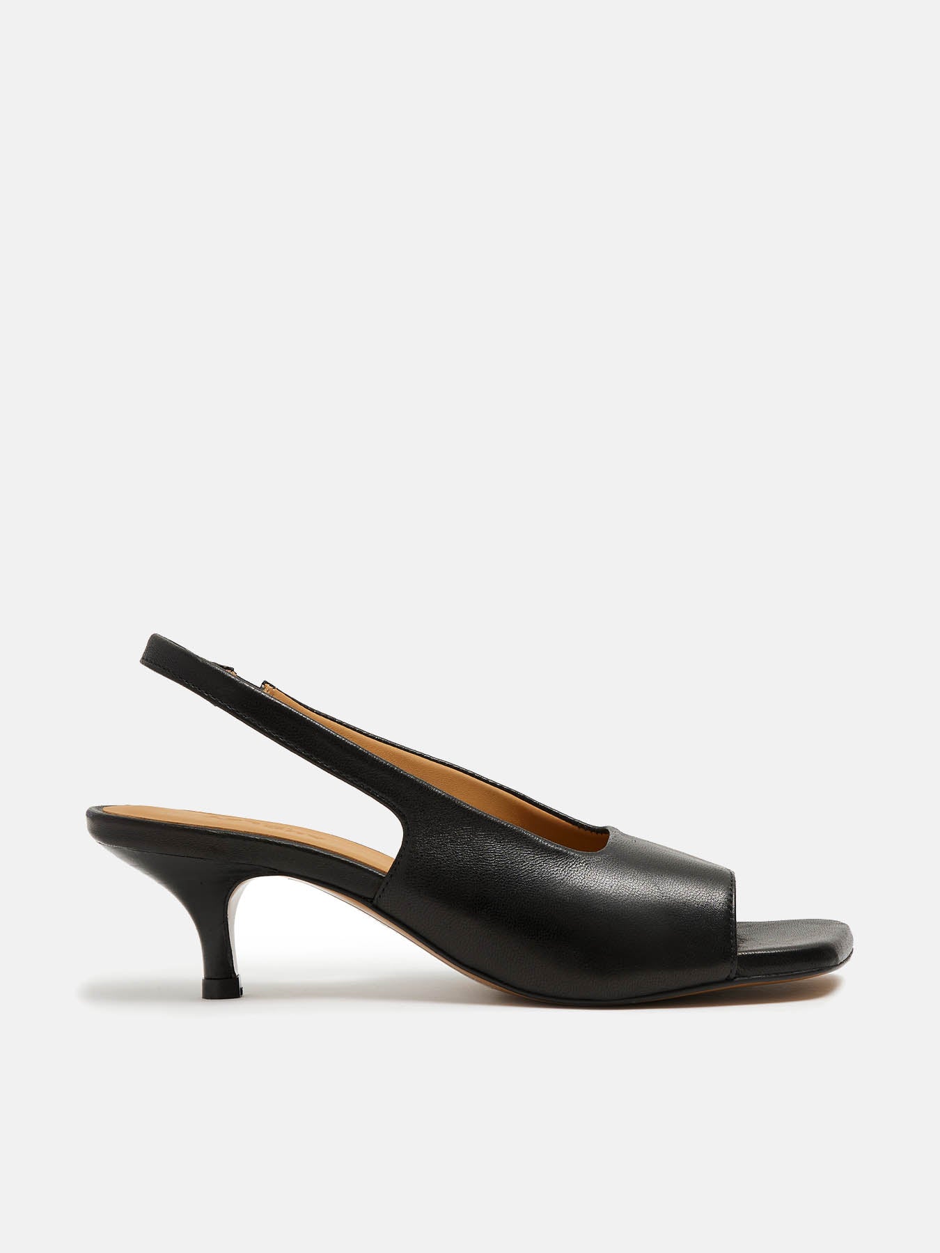 Women's leather sandal with a low heel. Nelida