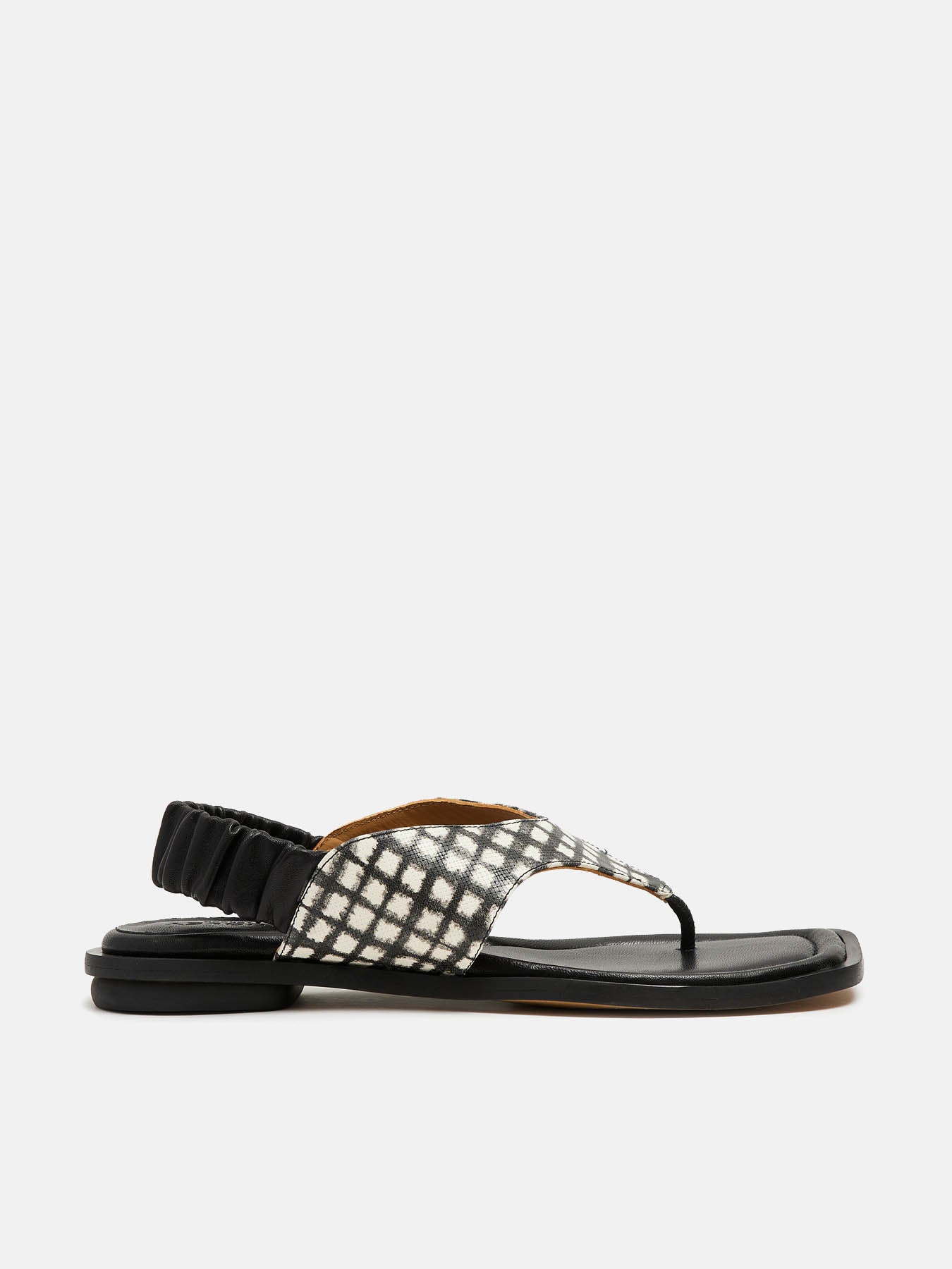 Women's leather sandal with low heel. Nadine