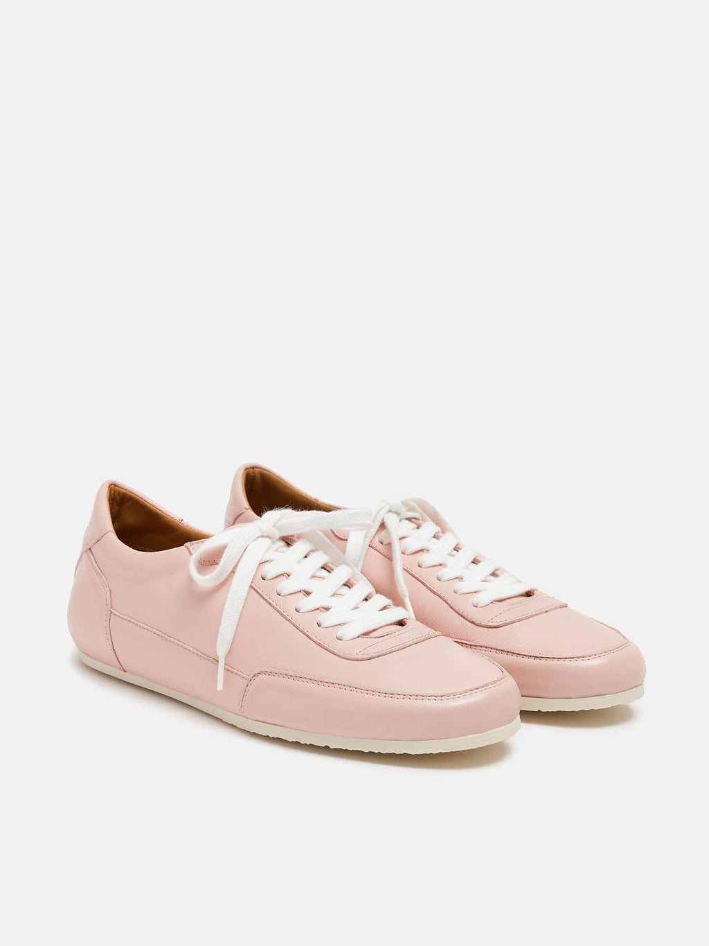 Zapato de mujer en piel con tacón bajo. Naysha