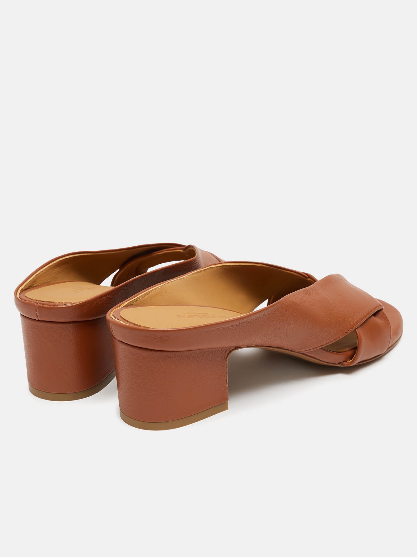 Women's low-heeled leather sandals. Naymi