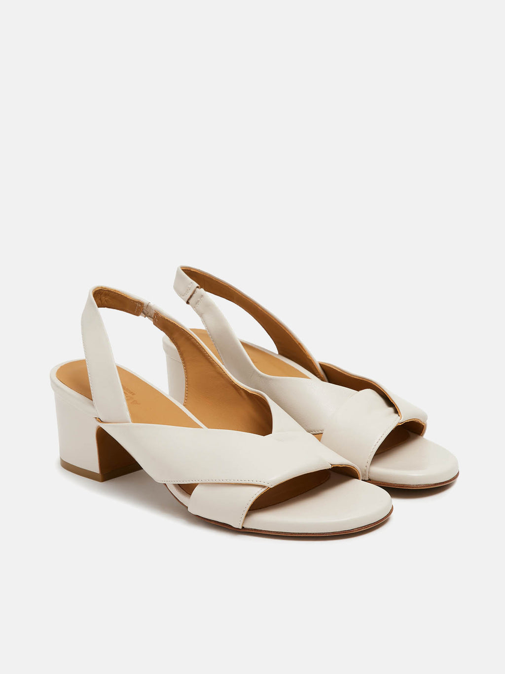 Sandalo da donna in pelle con tacco basso. Nines