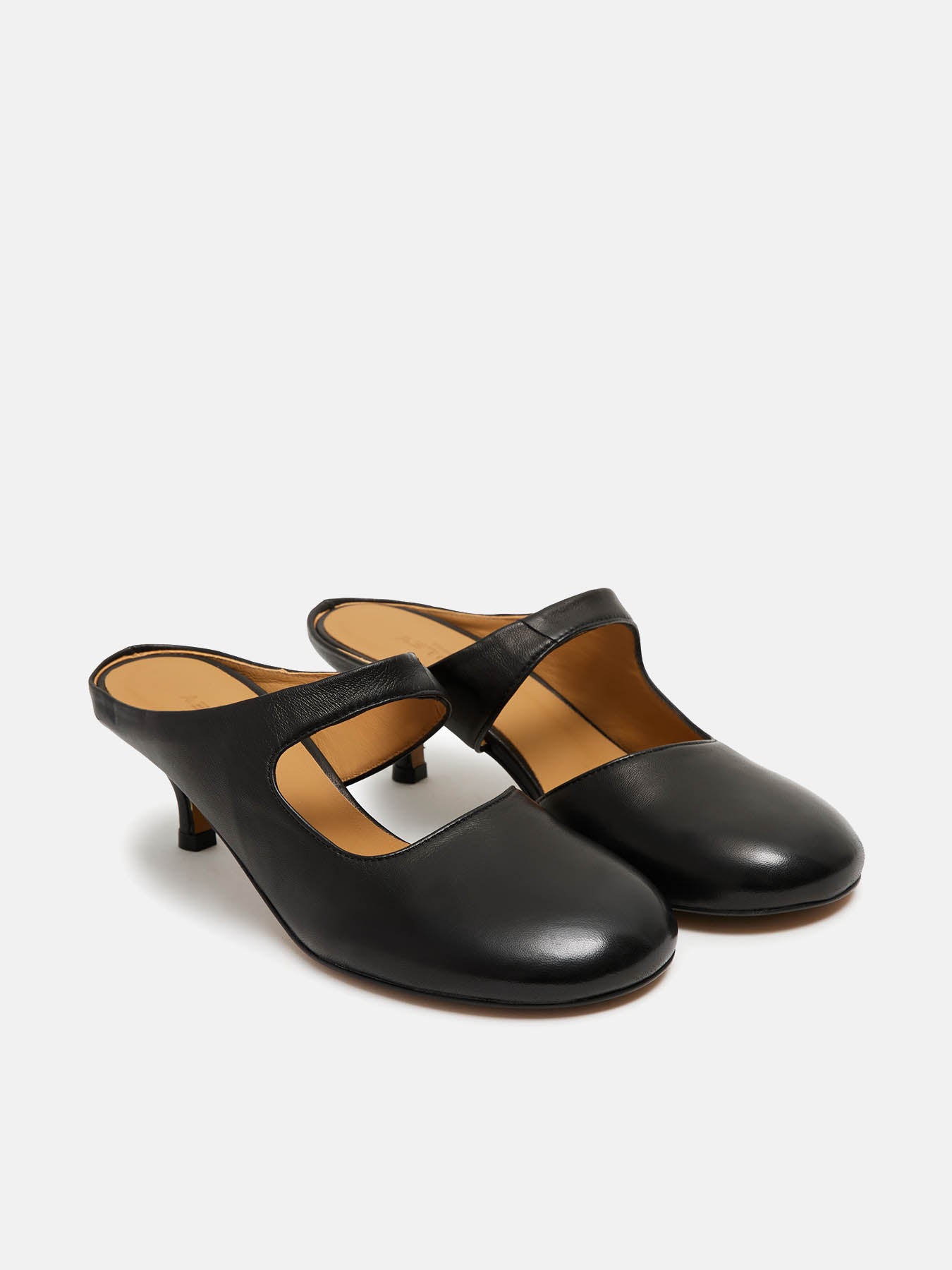 Women's low-heel leather shoe. Nyah