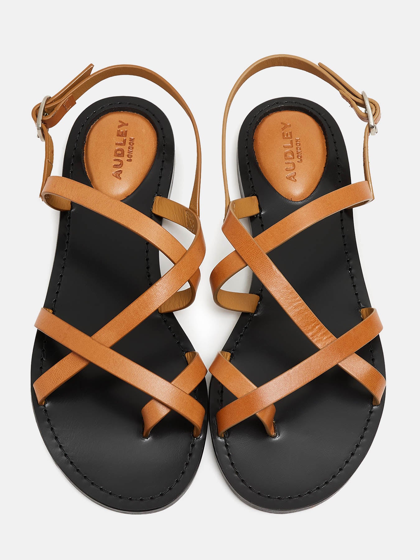 Women's leather sandal with a medium heel. Nely