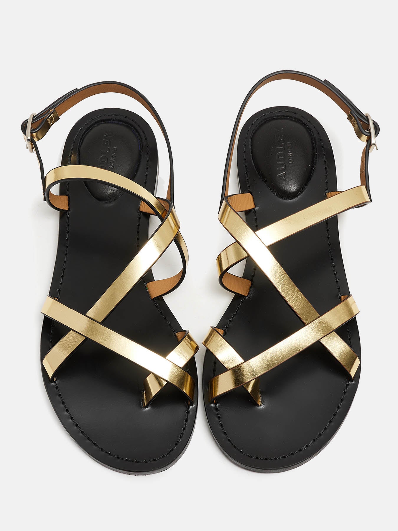 Women's leather sandal with a medium heel. Neus