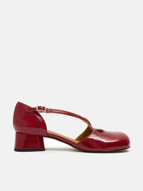 Zapato de mujer en piel con tacón bajo. Nory