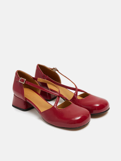 Women's leather shoe with low heel. Nory