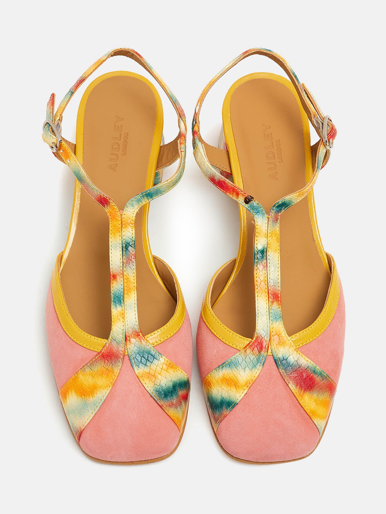 Zapato de mujer en piel con tacón bajo. Neila