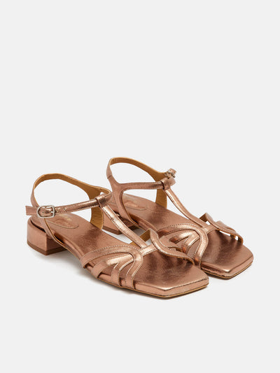 Women's leather sandal with a medium heel. Natti