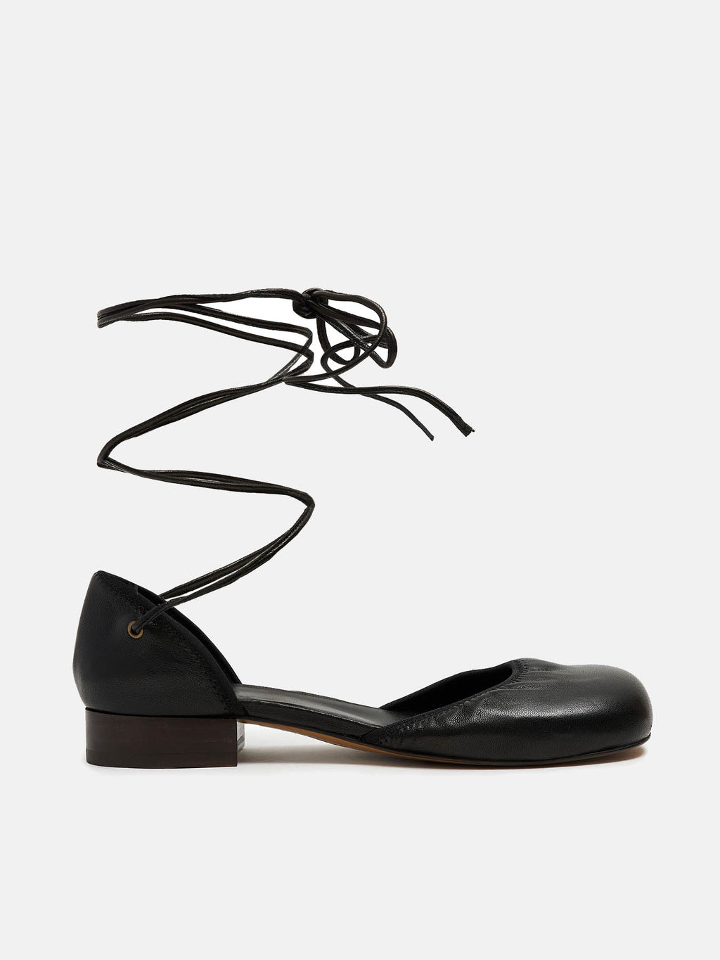 Scarpa da donna in pelle con tacco basso. Noal