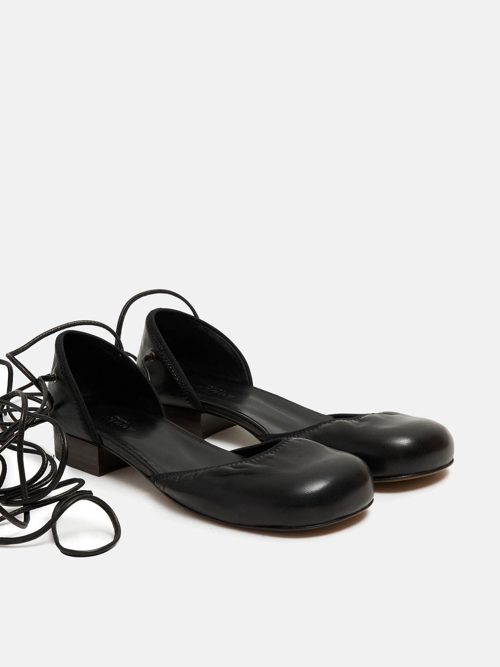 Scarpa da donna in pelle con tacco basso. Noal