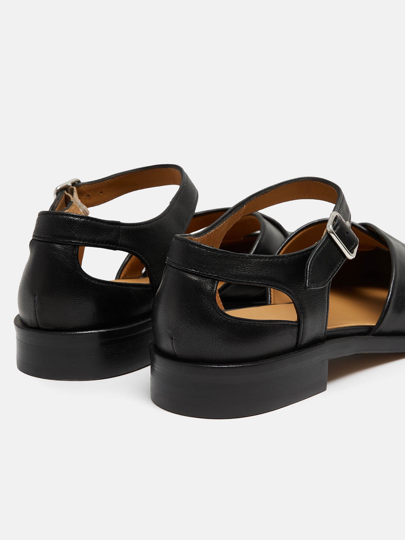 Women's low-heeled leather shoe. Nain