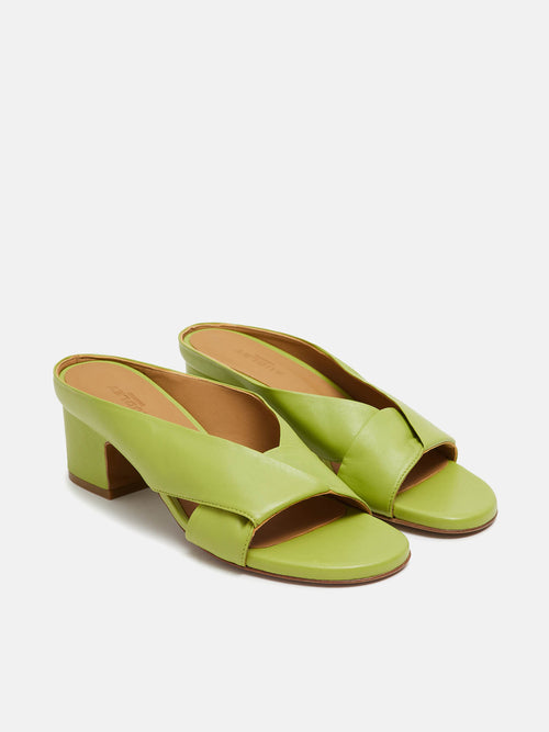 Sandalo da donna in pelle con tacco basso. Nazly
