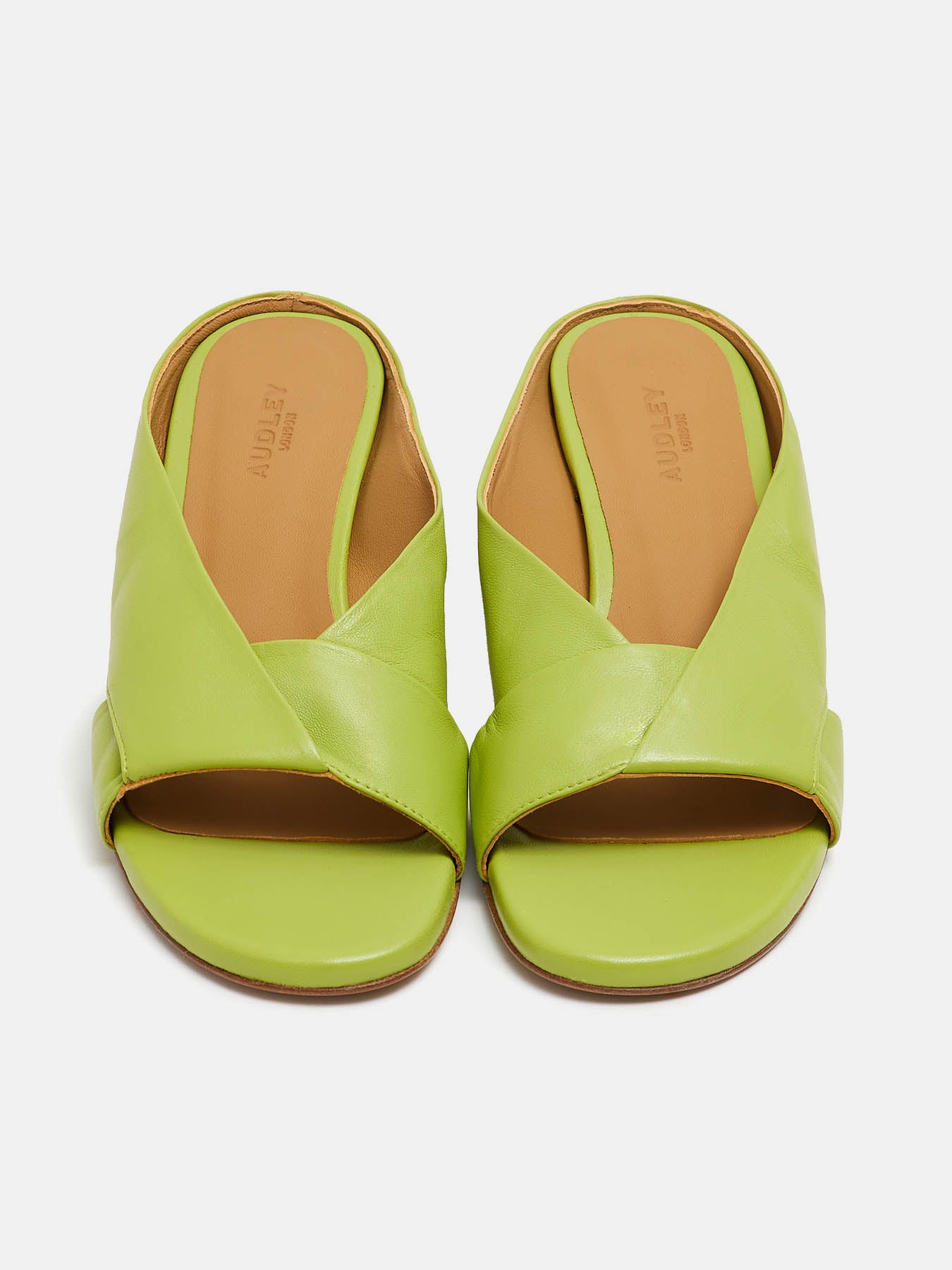 Women's leather sandal with low heel. Nazly