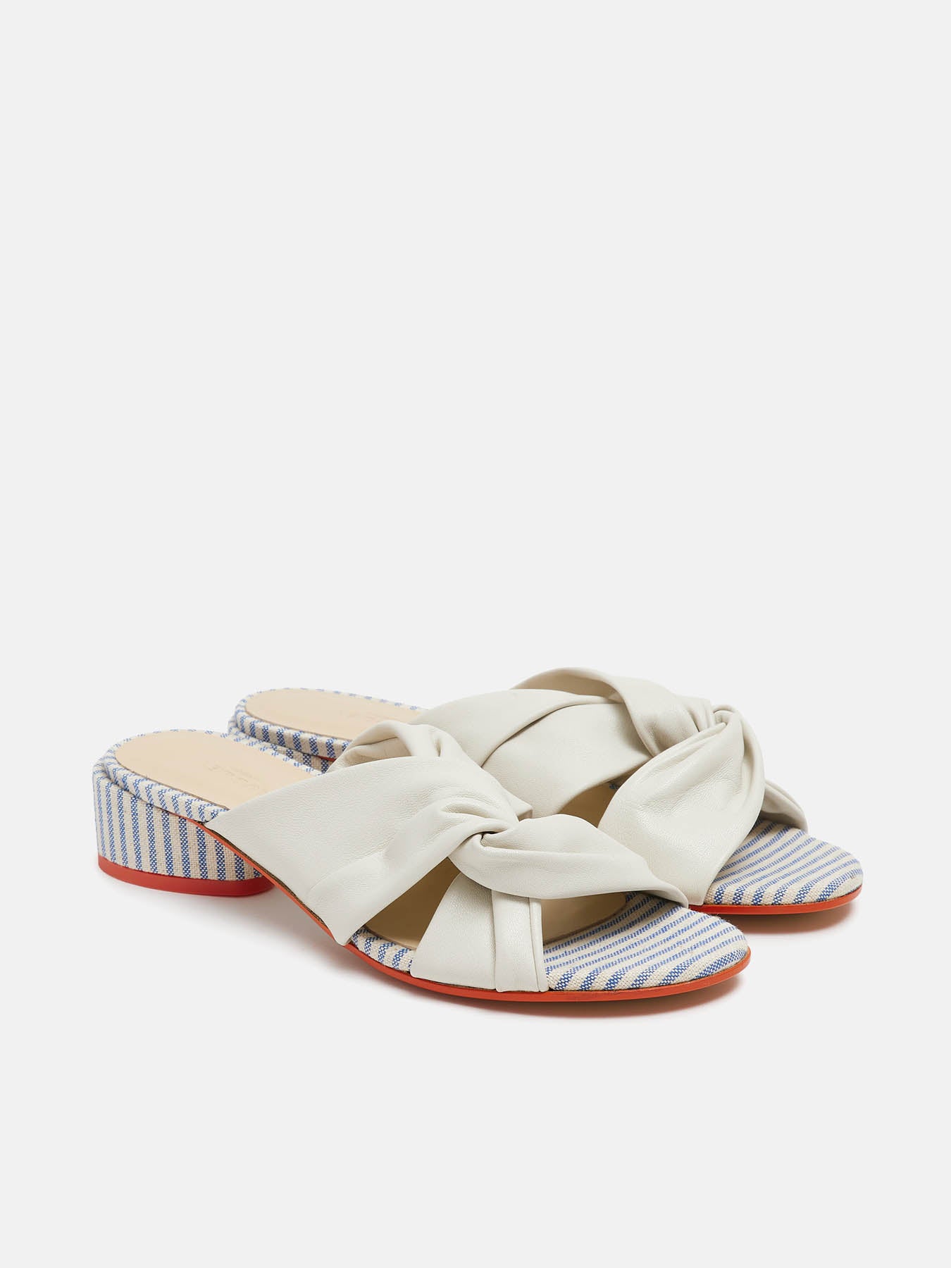 Women's leather sandal with low heel. Cream