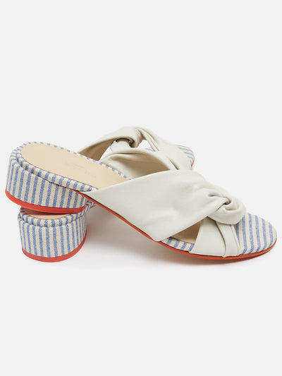 Women's leather sandal with low heel. Cream