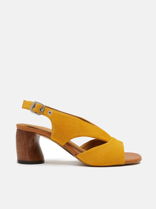 Women's leather sandal with medium heel. Noara