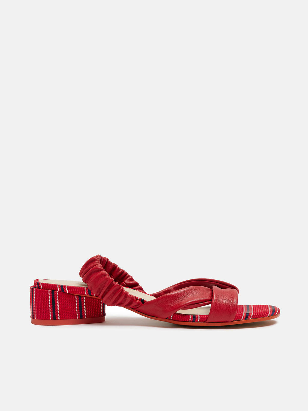 Sandalo da donna in pelle con tacco basso. Nanda