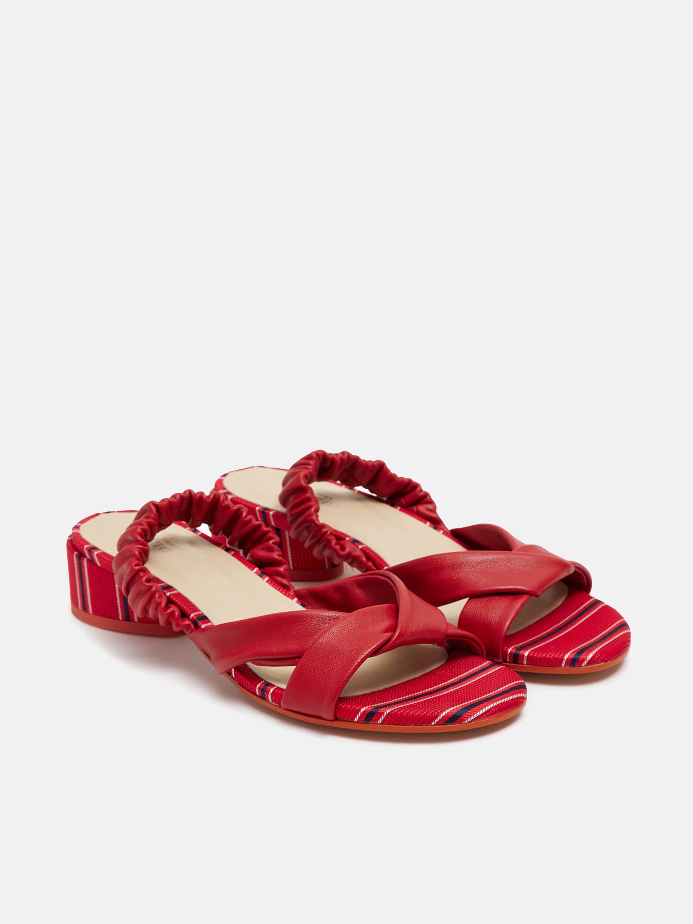 Women's leather sandal with low heel. Nanda