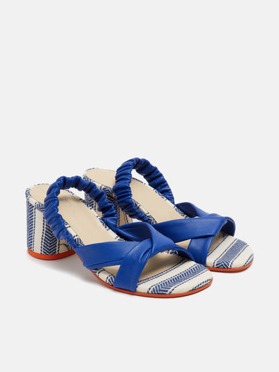 Sandalo da donna in pelle con tacco medio. Nessie