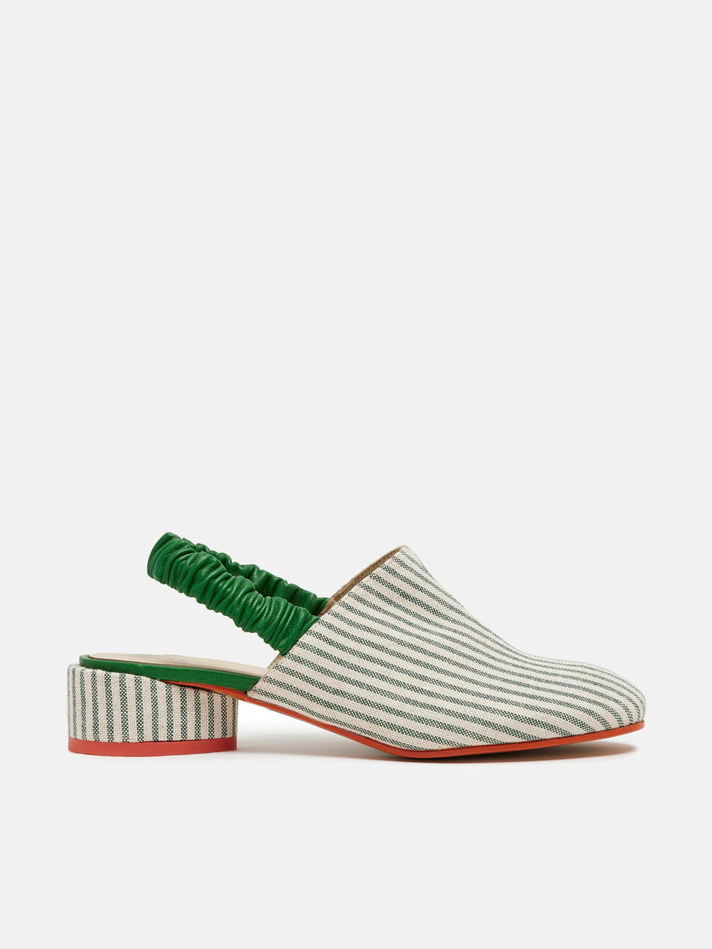 Women's leather shoe with low heel. Nakia