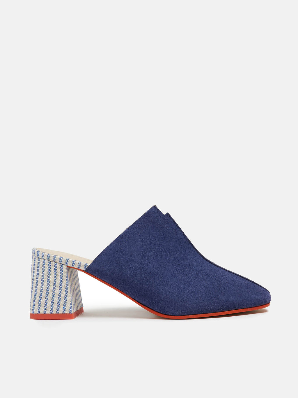 Zapato de mujer en piel con tacón medio. Nanna