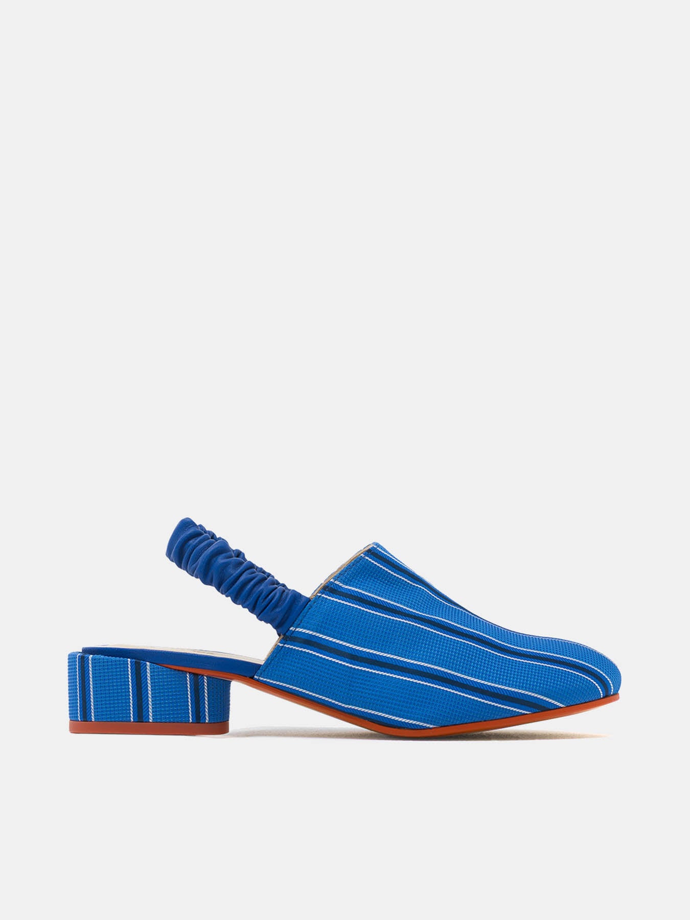 Zapato de mujer en piel con tacón bajo. Nicolina