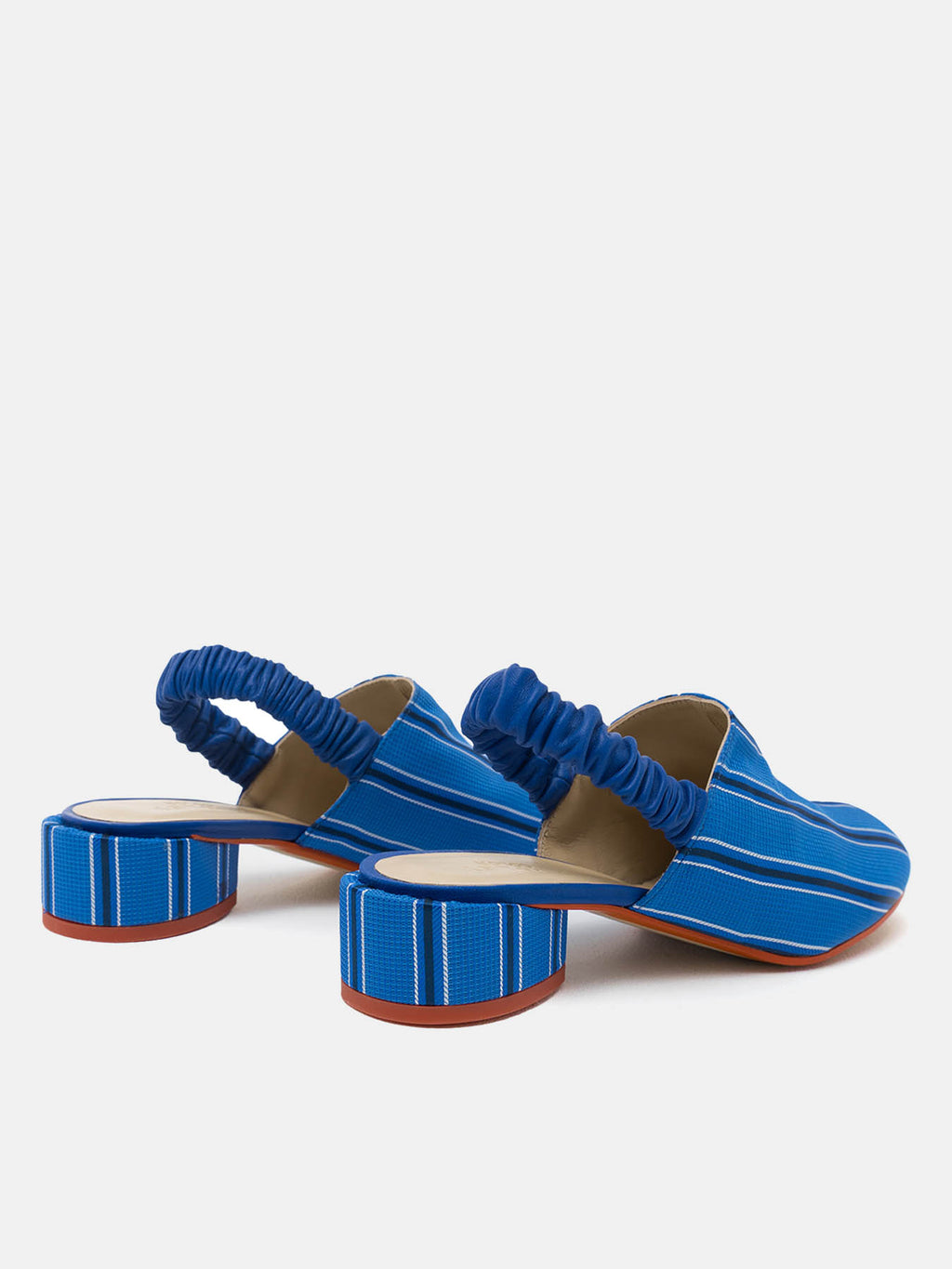 Zapato de mujer en piel con tacón bajo. Nicolina