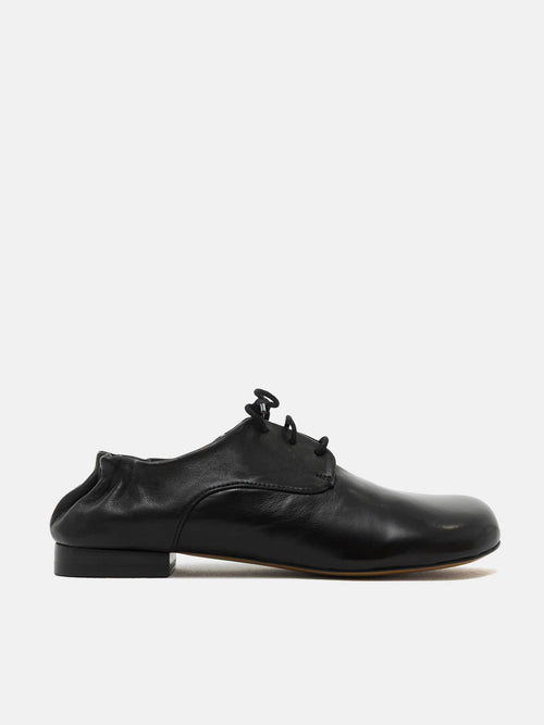 Zapato de mujer en piel con tacón bajo. Nuria