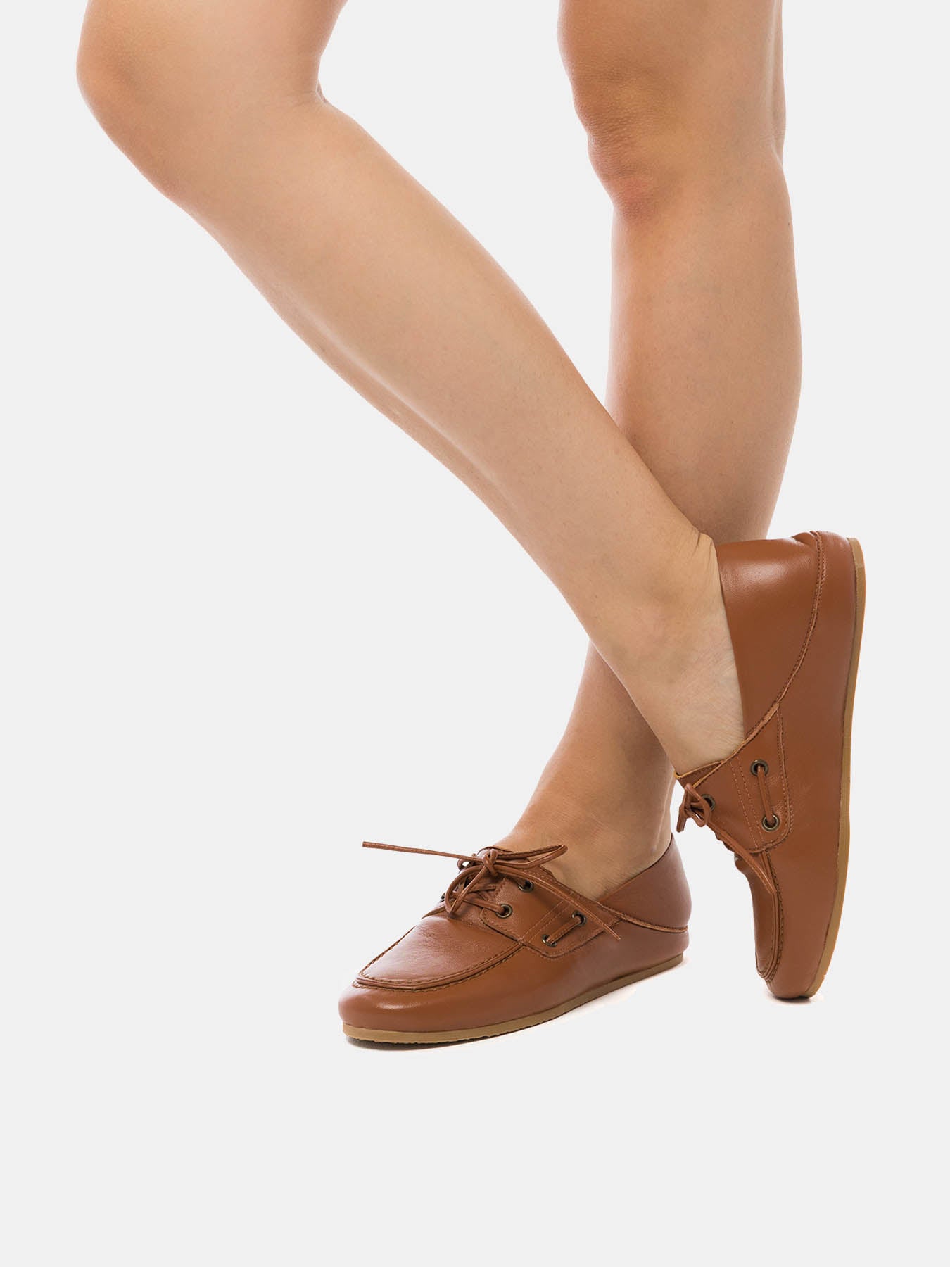 Scarpa da donna in pelle con tacco basso. Norabel