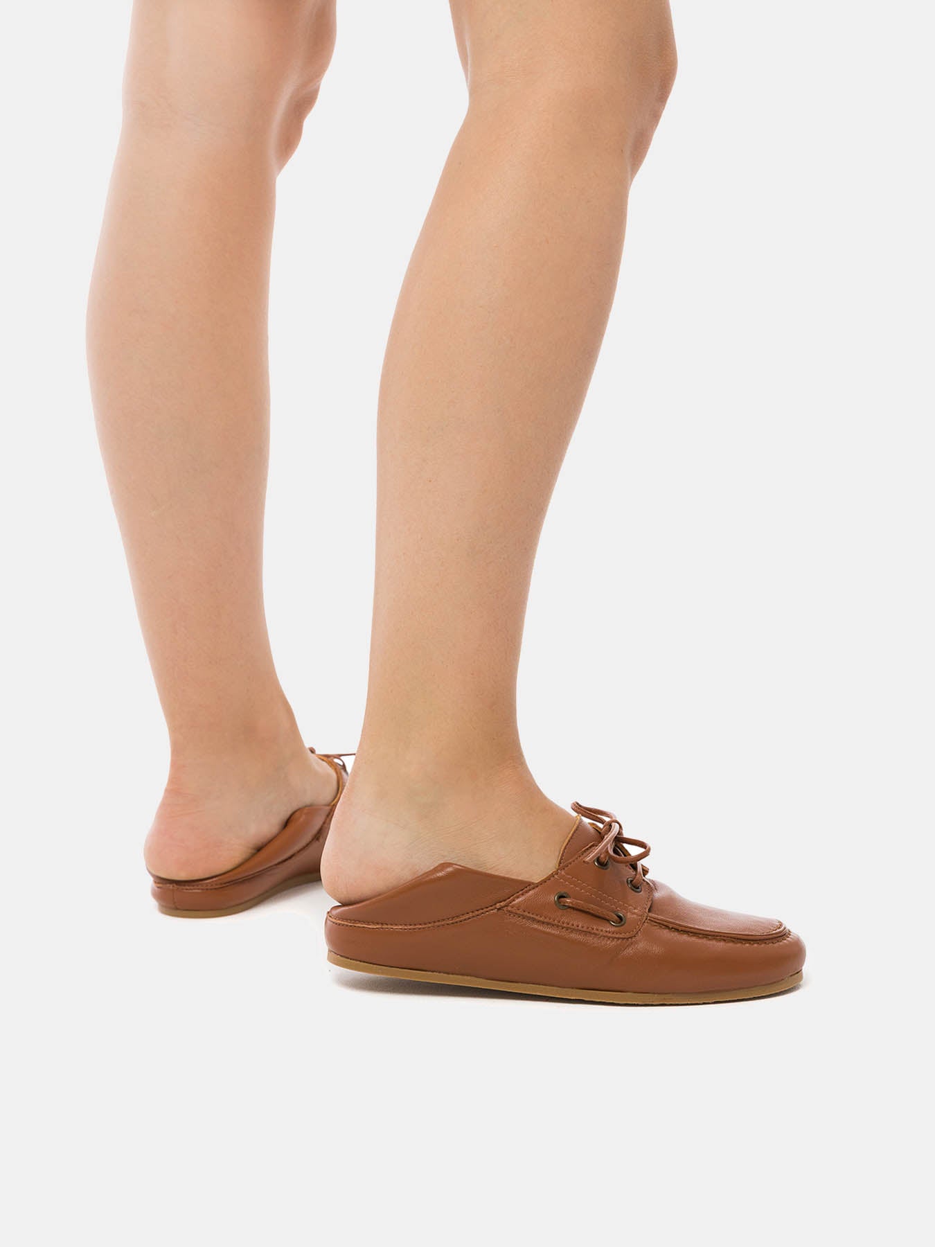 Scarpa da donna in pelle con tacco basso. Norabel