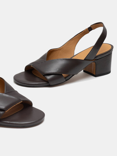 Sandali da donna in pelle con tacco basso. Norisbel
