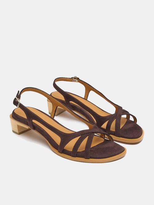 Sandalo da donna in pelle con tacco basso. Neimi