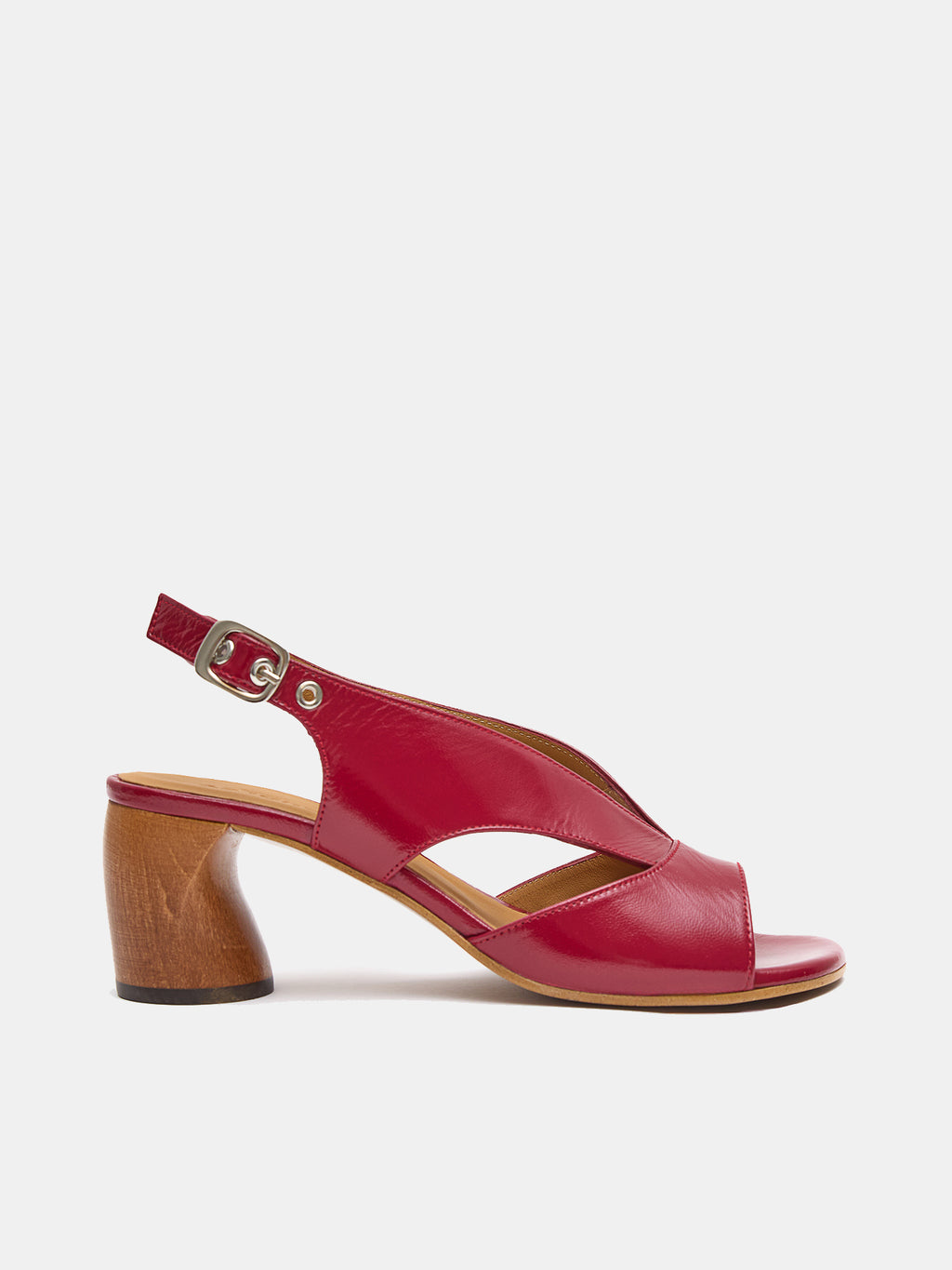 Women's leather sandal with a medium heel. Nersy
