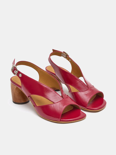 Women's leather sandal with a medium heel. Nersy