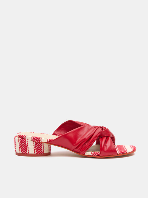 Sandalo da donna in pelle con tacco basso. Noria